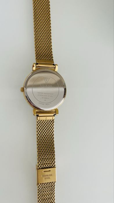 Часовник Guess ,Златист