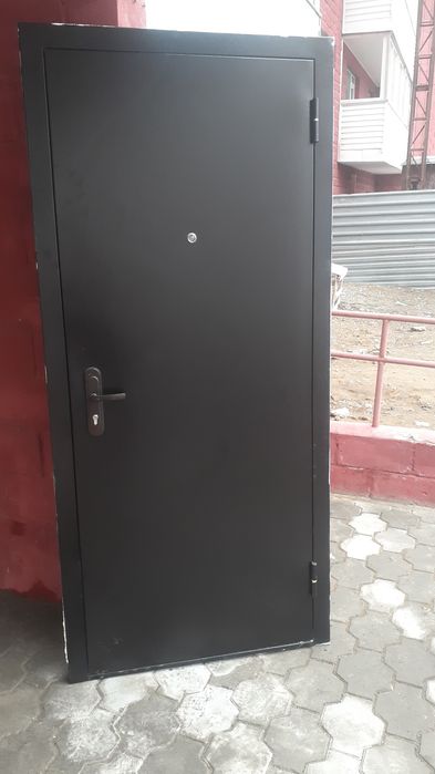 Продам двери входные