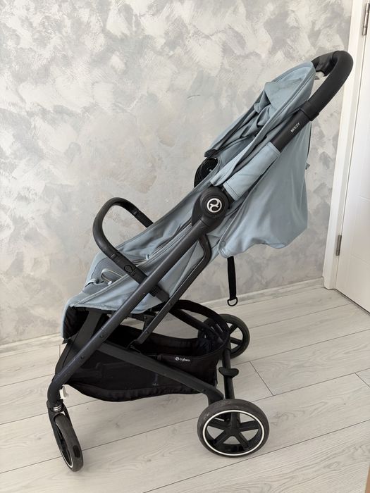 Продавам количка cybex beezy