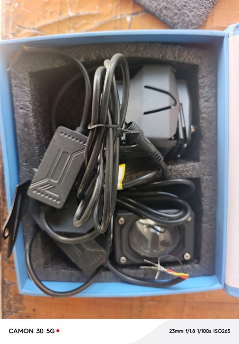 Продам противотуманки новые