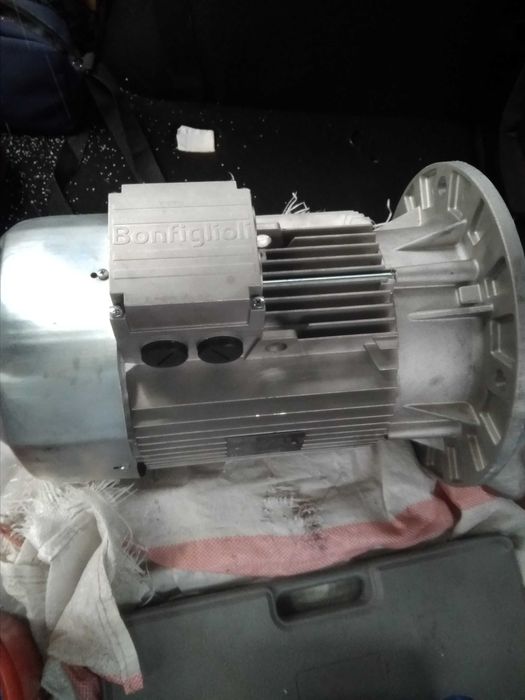 Продам новый асинхронный двигатель.