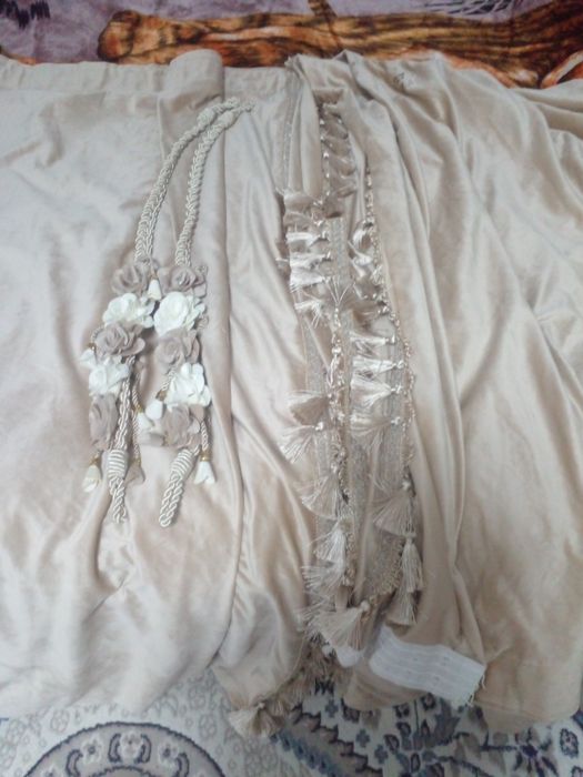 Kurtkani holati yaxshi yangi ellita parda ham yangidek