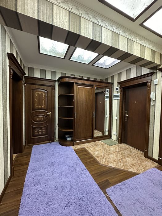 Сдается квартира 4комнатная своя  район яшнабад около паркенский базар