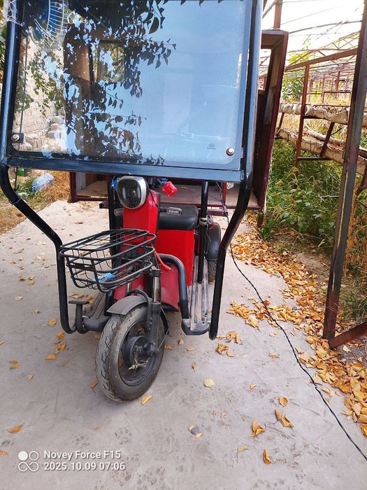 Elektr uch gʻildirakli sukuter