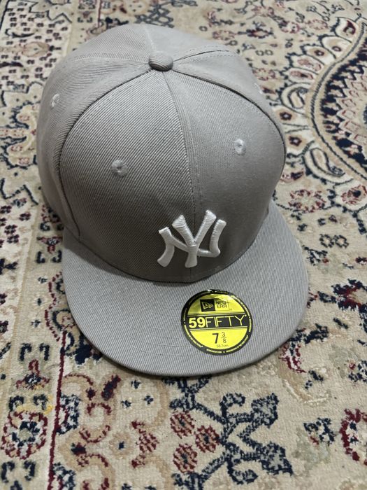 Серая бейсбольная кепка new era