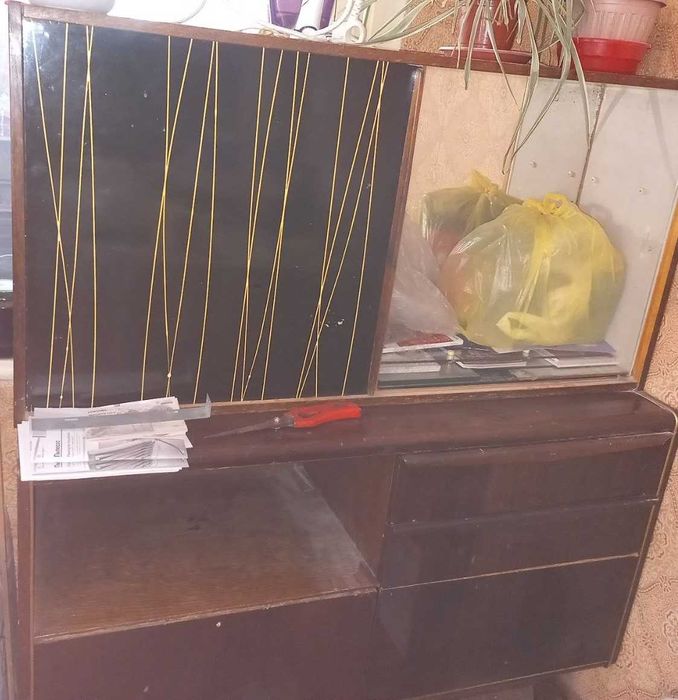 Продам шкафы-серванты из комплекта жилой комнаты, Чехия, 1975 г.