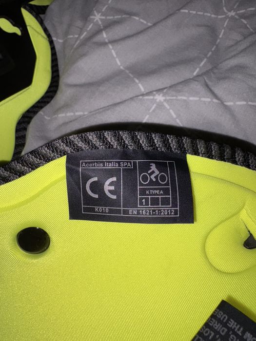 Vând genunchiere acerbis