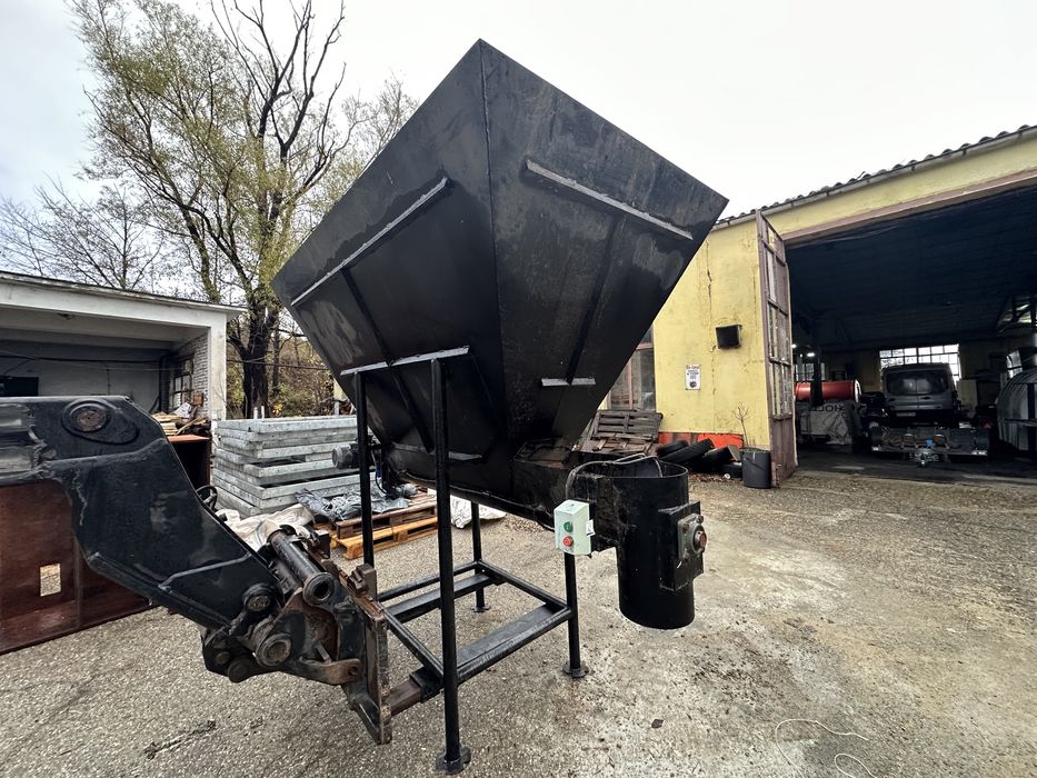 Машина за пълнене на чували/пакетиране на зърно,пясък, въглища и др