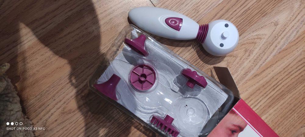 Електрически масажор за лице + Електрическа пила за нокти - ПОДАРЪК!