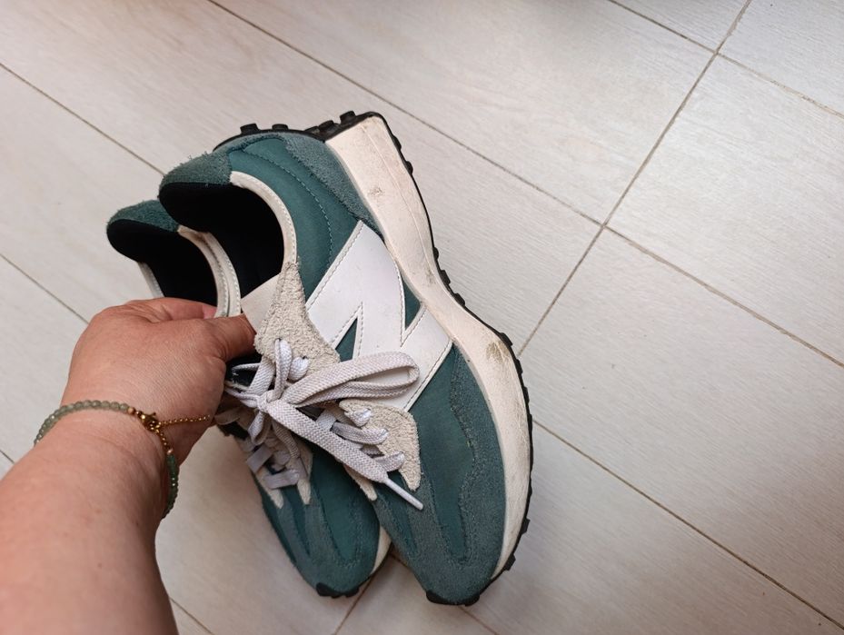 Дамски обувки New Balance - 327 Classics, зелени/бели