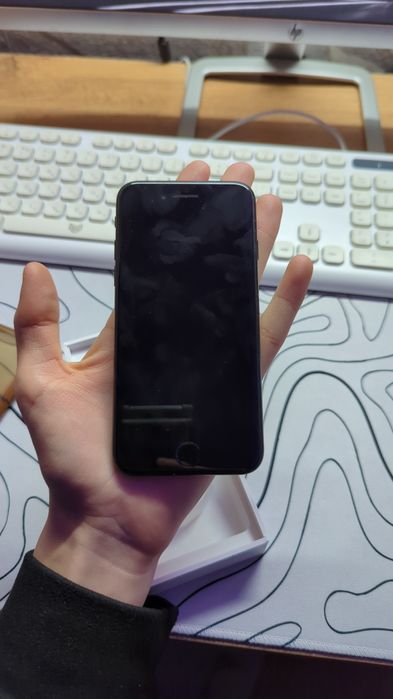 Айфон se 2020 продам