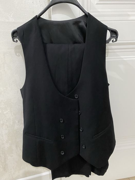 Продаеться костюм