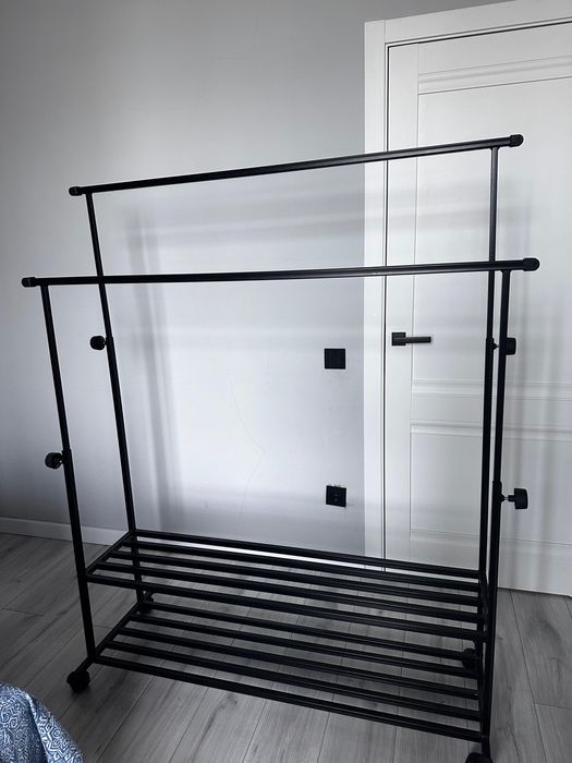 Продам вешалку напольную