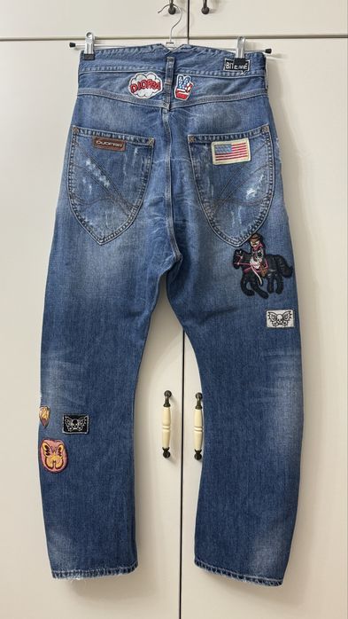 Дънки Джофра с висока талия и емблеми