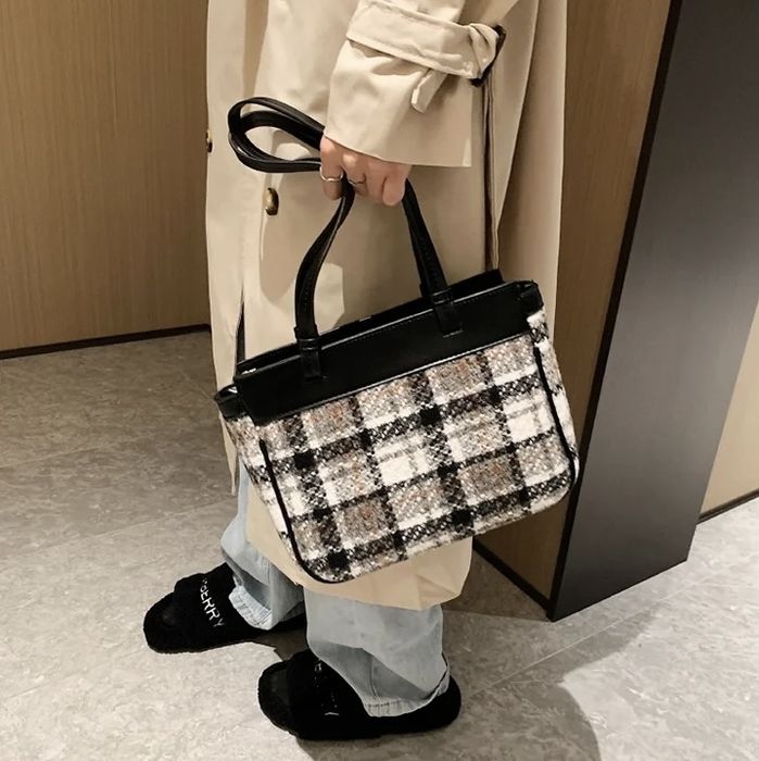 Стильная женская твидовая сумка