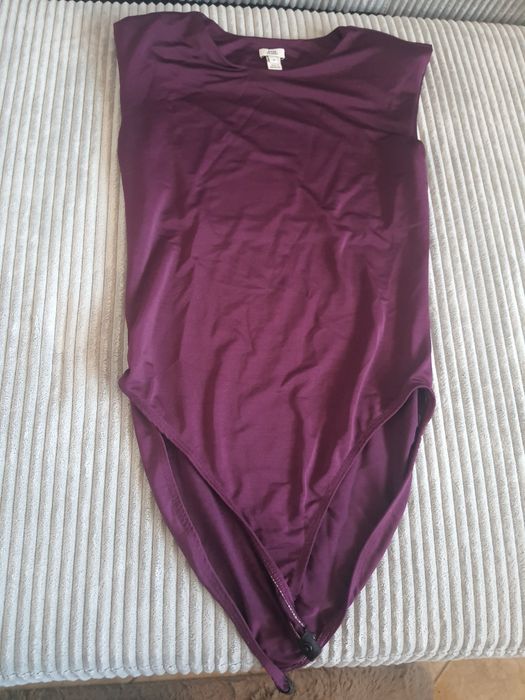 Потници на Zara и River Island