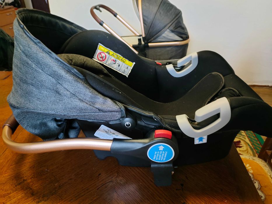 Продам коляску 3 в 1