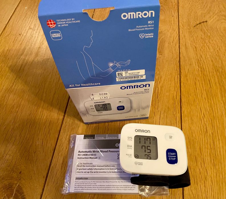 Апарат за кръвно налягане за китка, Omron RS1 – НОВ / в гаранция