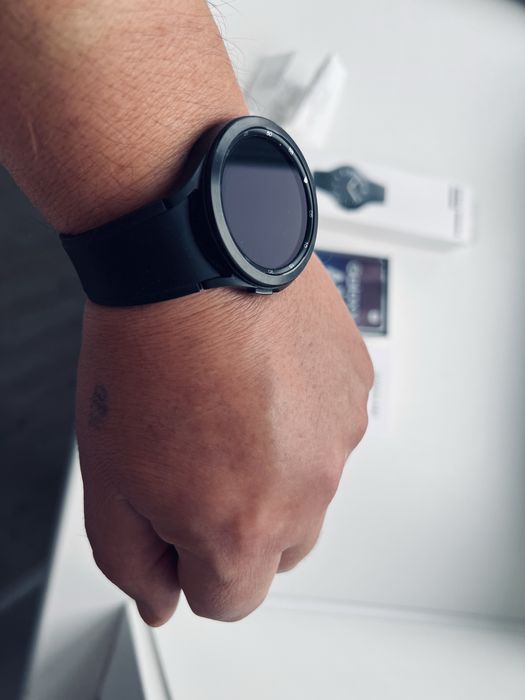 Часы и смартфон продам