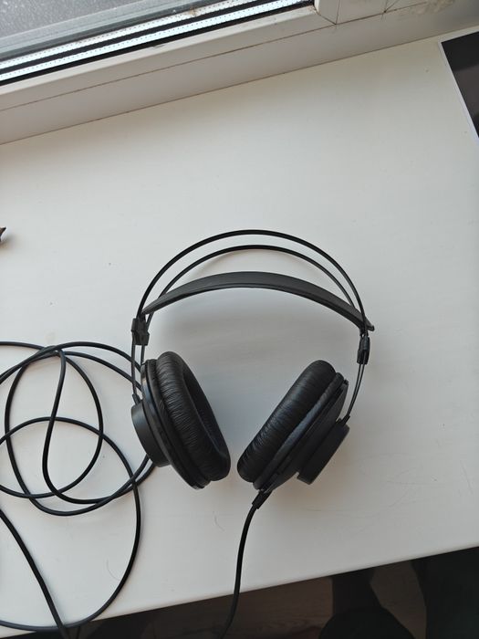 Студийные наушники AKG K52