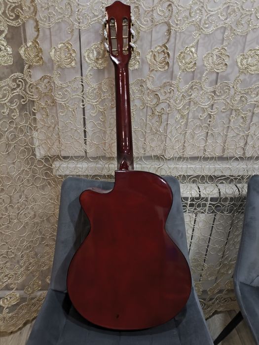 Гитара в отличном состоянии.