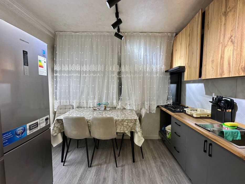 Продаётся 2-комнатная квартира переделанная в 3-комнатную