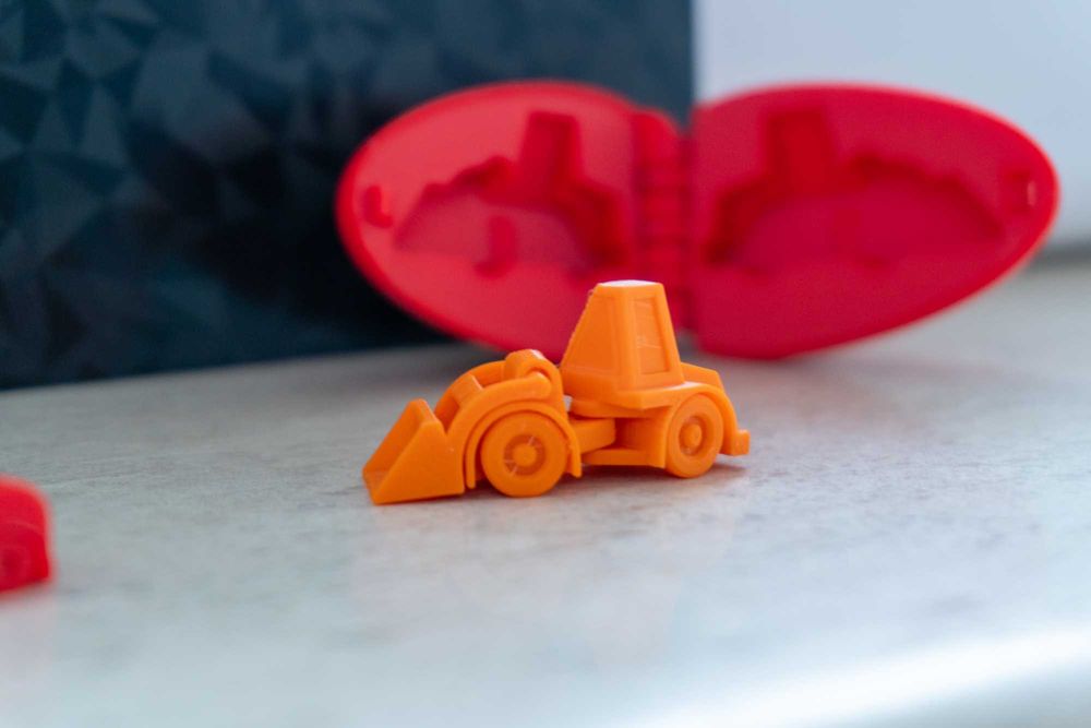 3D Принтирано Яйце с Изненада Миниатюрни Превозни Средства