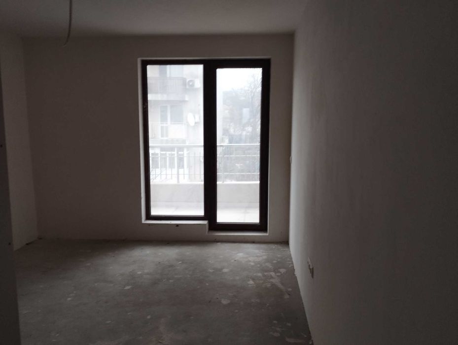 Продавам голям двустаен апартамент, колхозен пазар, Варна