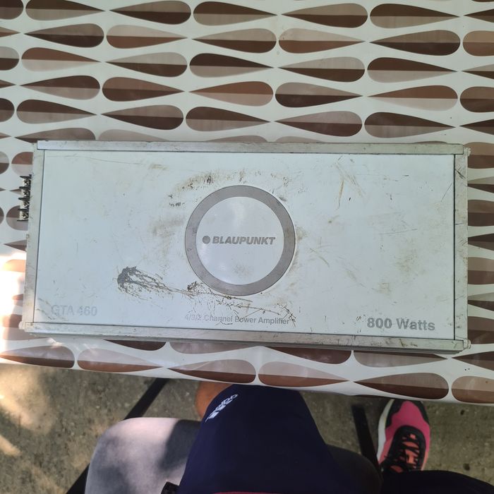 Subwoofer, stații auto,casetofoane, boxe și cabluri groase  și siguranțe