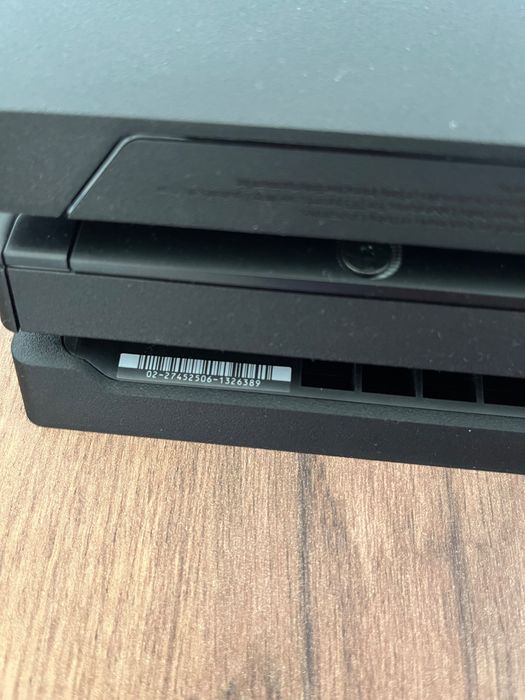Продавам PlayStation 4 Pro 1TB – Пълен комплект | 200 €