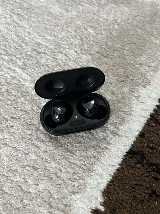 Наушник новый хорошый