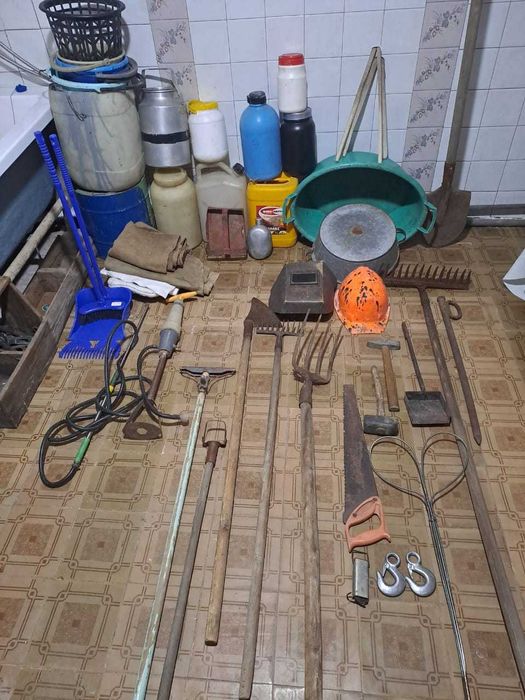 Садово-хозяйственный инвентарь  советского производства и другое