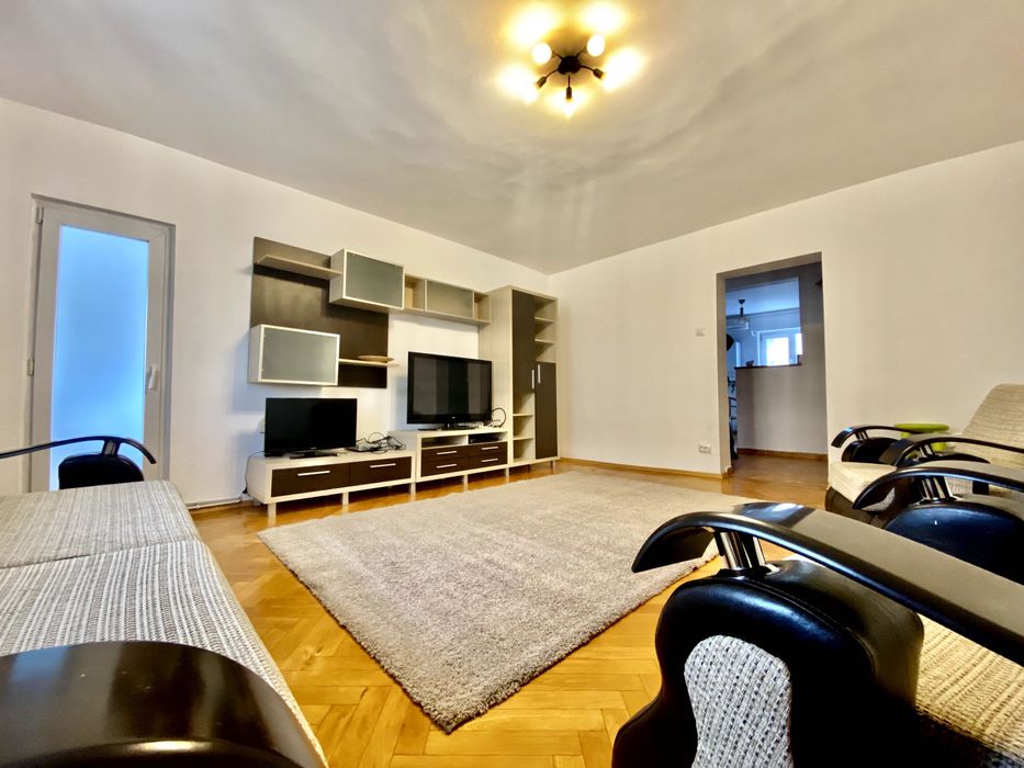 Închiriere apartament 3 camere – Calea București, Micro 12