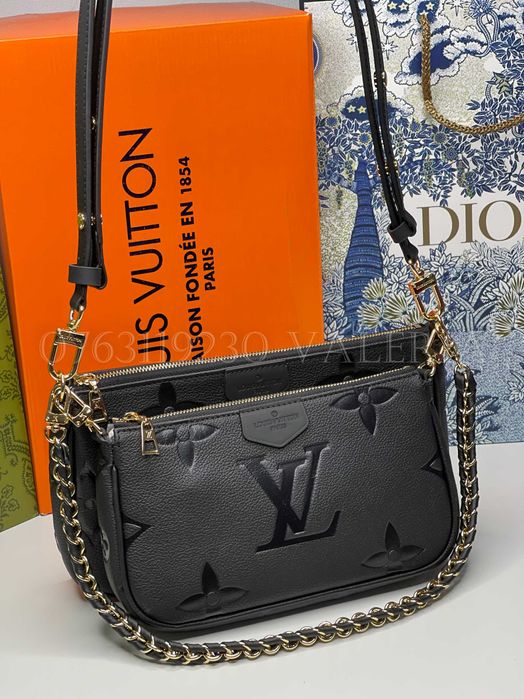 Geanta Louis Vuitton - Pochette Accessoires Piele Embosata neagra