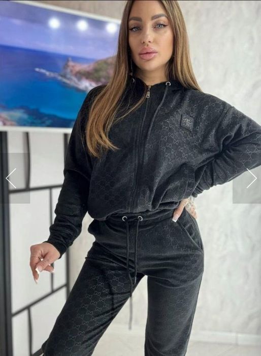Compleu Gucci catifea 
Marimea L
Preț redus 250