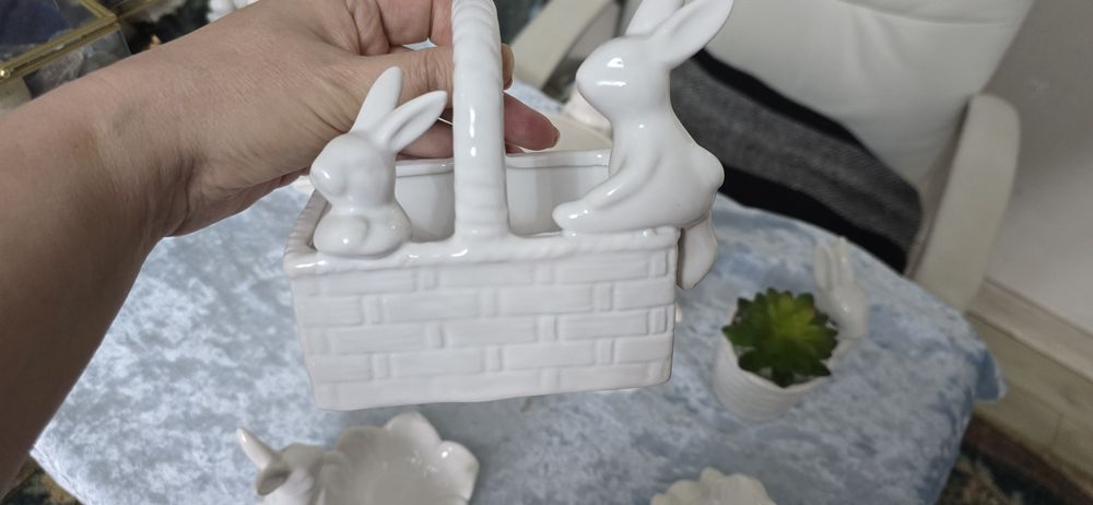 Набор посуды с зайцами