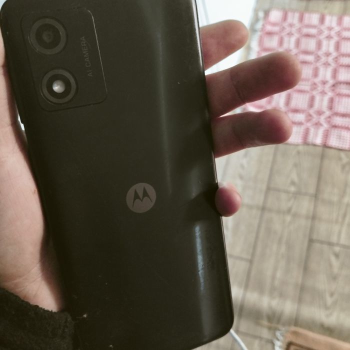 Văd Motorola 13 E displei spart