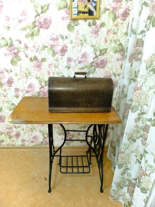 Ножная швейная машина - антиквариат