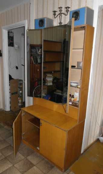 Мебель (шифоньеры, трильяж)