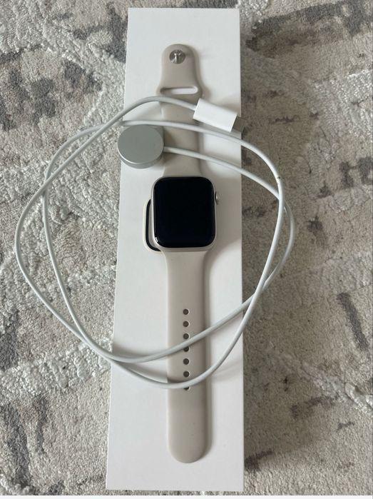 Поодаю смарт часы apple watch 8