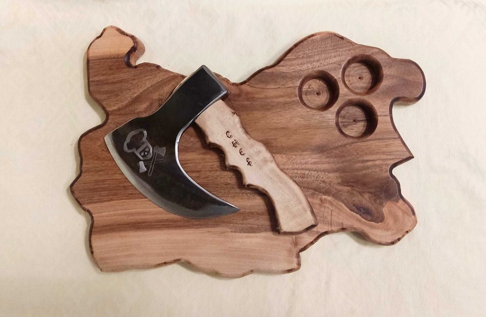 КОМПЛЕКТ - Брадва за барбекю с дъска за рязане - /персонализирана/