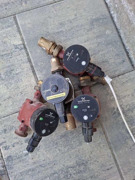 Vând pompe grundfos si un boiler