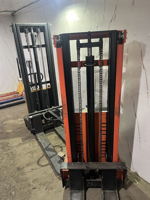 Штабелер с электроприводом