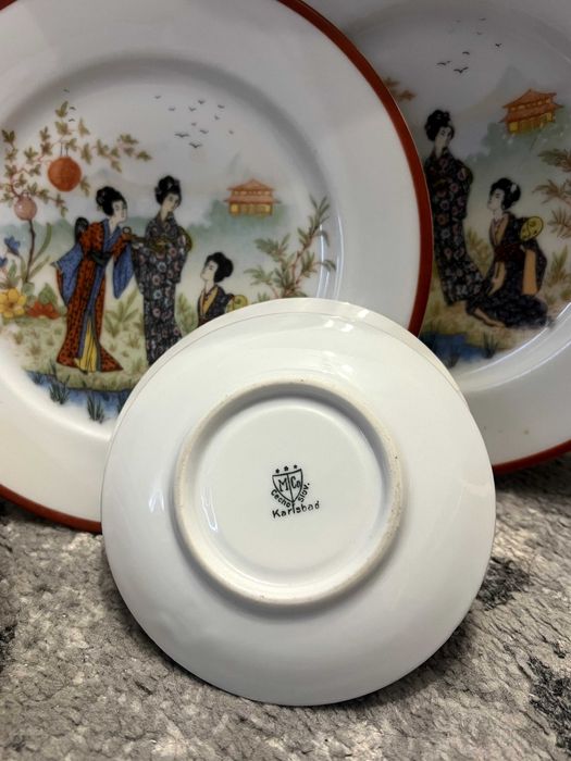 Винтидж порцеланови чинийки с японски мотиви