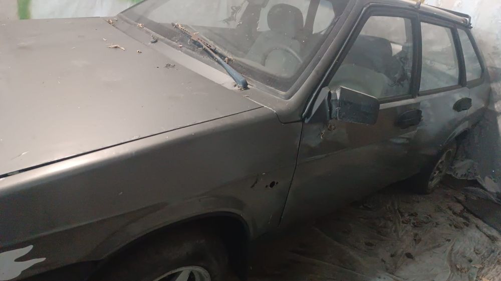 Продам Ваз 2109 с новым двигателем.