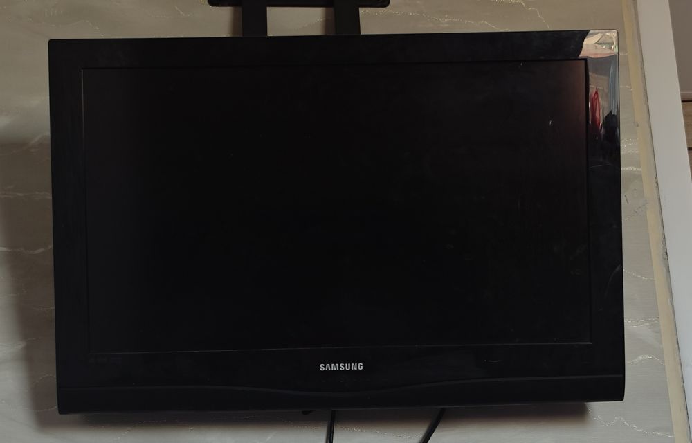 Продам 50 дюймовый телевизор Samsung