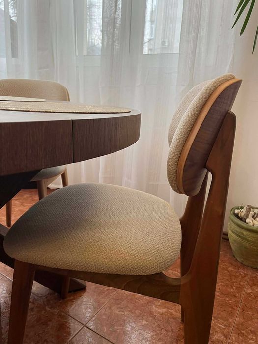 Модерни Масивни Тапицирани Столове