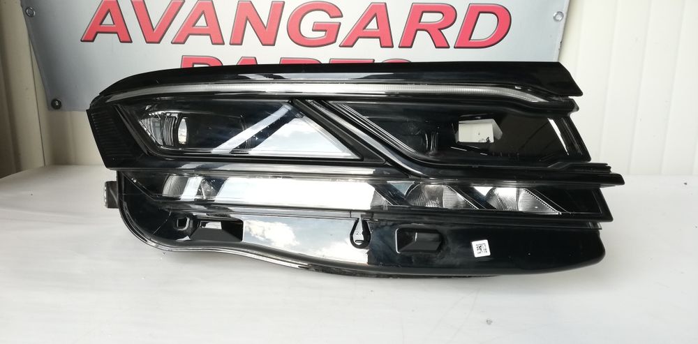 Десен и ляв фар VW Touareg 3 (2018-2024)