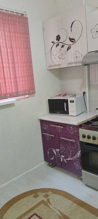 Центрден 2ком. Сатылады 1этаж, 2этаж, 3этаждан.