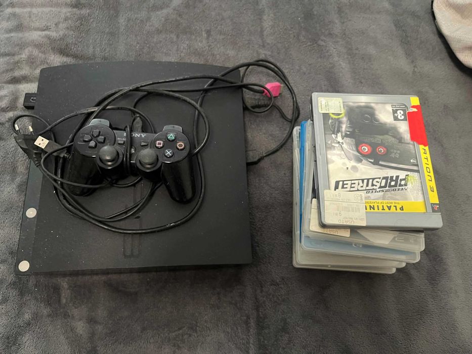PS3 cu controller si cablurile necesare